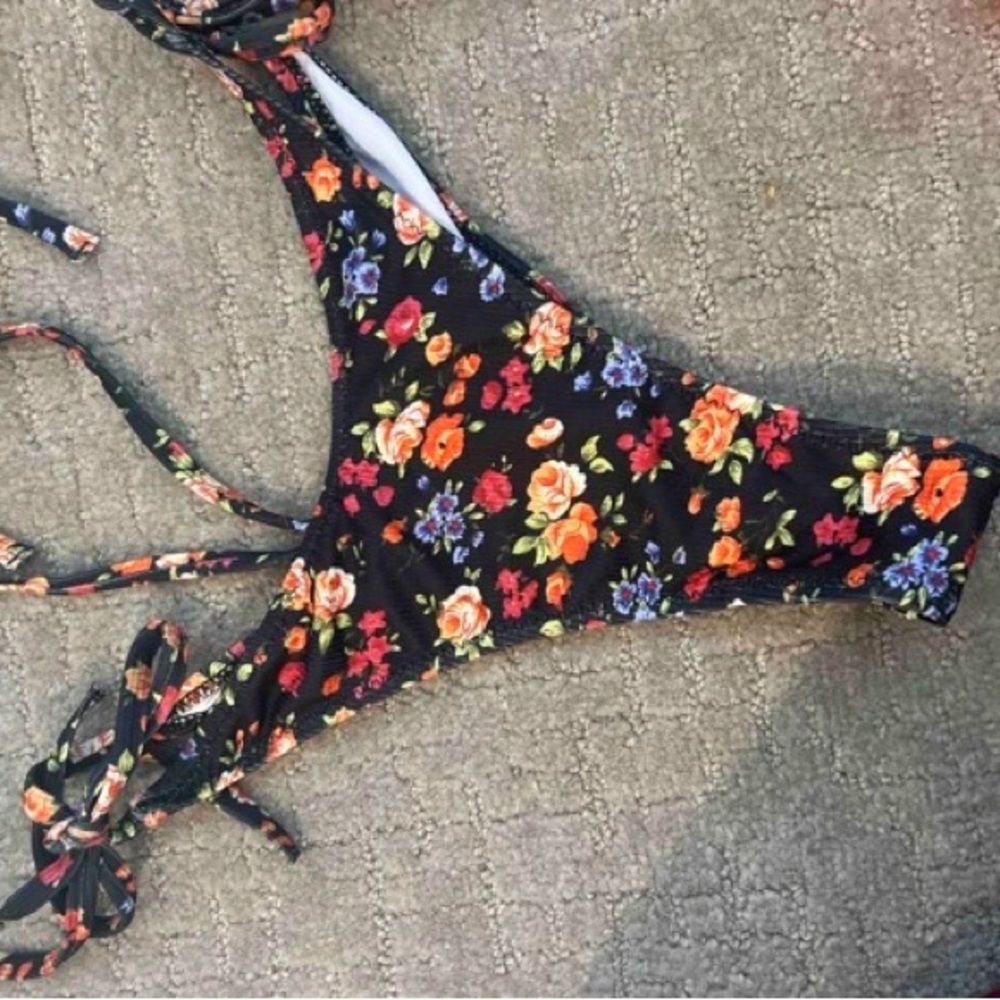 Black floral bikini set
